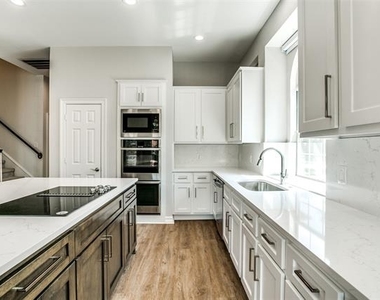 1270 Lakeway Drive - Photo Thumbnail 12