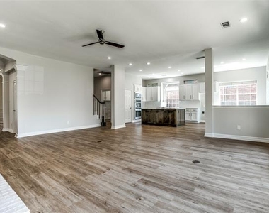 1270 Lakeway Drive - Photo Thumbnail 7