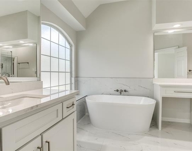 1270 Lakeway Drive - Photo Thumbnail 25
