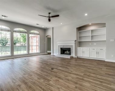 1270 Lakeway Drive - Photo Thumbnail 9