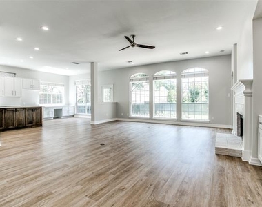 1270 Lakeway Drive - Photo Thumbnail 6
