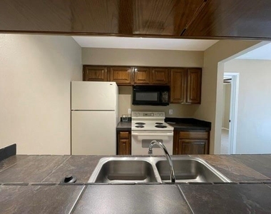 835 W Harwood Road - Photo Thumbnail 8