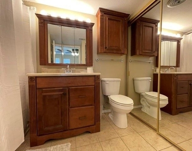 835 W Harwood Road - Photo Thumbnail 11