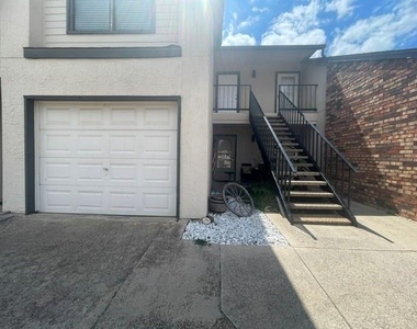 835 W Harwood Road - Photo Thumbnail 1