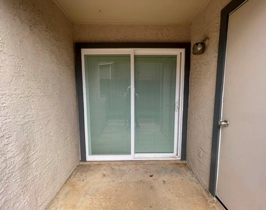 835 W Harwood Road - Photo Thumbnail 14