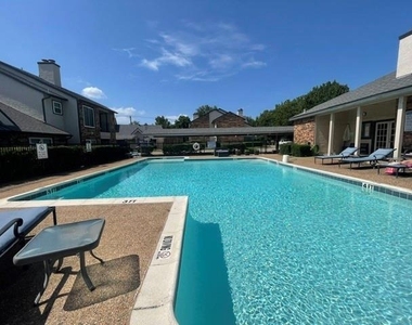 835 W Harwood Road - Photo Thumbnail 18