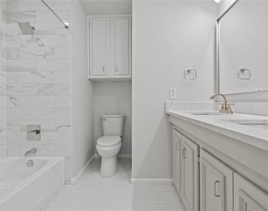 1701 E Lake Drive - Photo Thumbnail 12