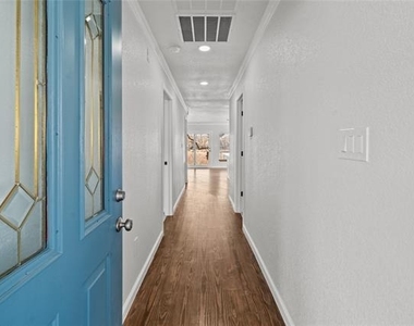 1701 E Lake Drive - Photo Thumbnail 4