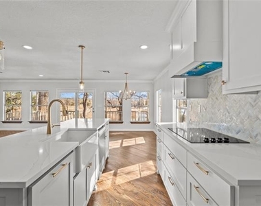 1701 E Lake Drive - Photo Thumbnail 6