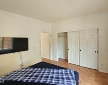 17716 W Mandalay Lane - Photo Thumbnail 8