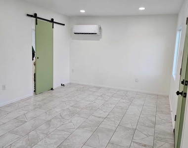 8375 W Madison Street - Photo Thumbnail 2