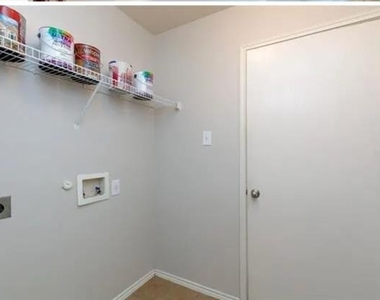 7624 Scarlet View Trail - Photo Thumbnail 2