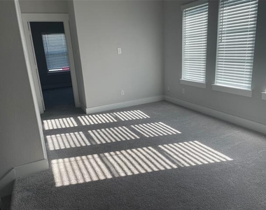 7569 Reis Lane - Photo Thumbnail 11
