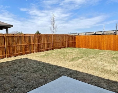 3205 Sweetwater Way - Photo Thumbnail 17
