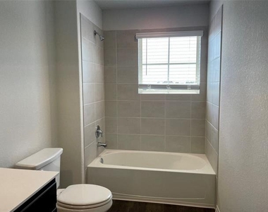 3205 Sweetwater Way - Photo Thumbnail 16