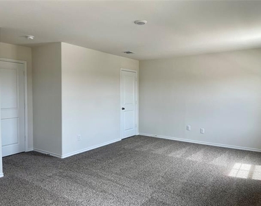 3205 Sweetwater Way - Photo Thumbnail 8
