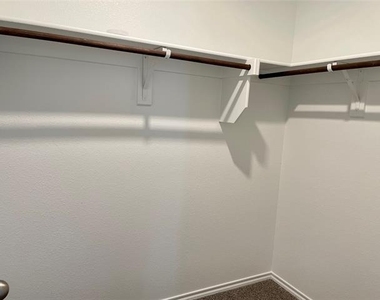 3205 Sweetwater Way - Photo Thumbnail 11