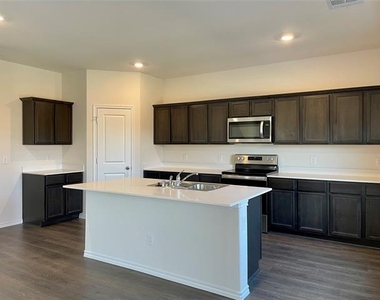 3205 Sweetwater Way - Photo Thumbnail 2