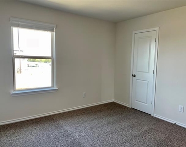 3205 Sweetwater Way - Photo Thumbnail 15