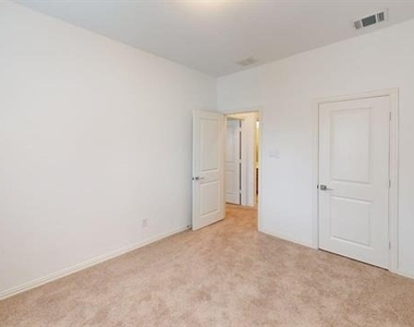 4348 Henderson Avenue - Photo Thumbnail 11