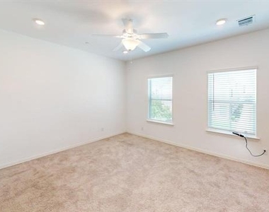 4348 Henderson Avenue - Photo Thumbnail 9