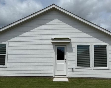 3911 Ontario Way - Photo Thumbnail 4