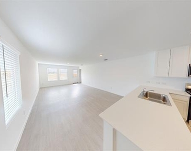 3911 Ontario Way - Photo Thumbnail 8