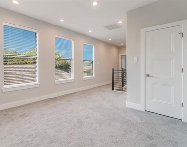 1975 Angelina Drive - Photo Thumbnail 31