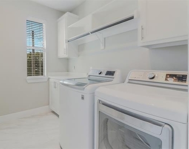 1975 Angelina Drive - Photo Thumbnail 34