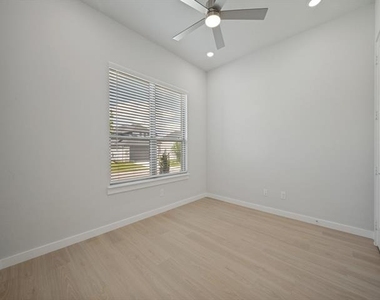 4717 Sandburg Street - Photo Thumbnail 18
