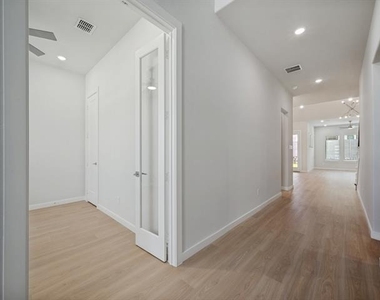 4717 Sandburg Street - Photo Thumbnail 16