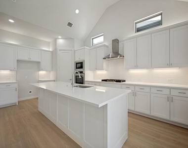 4717 Sandburg Street - Photo Thumbnail 8