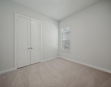 4717 Sandburg Street - Photo Thumbnail 20