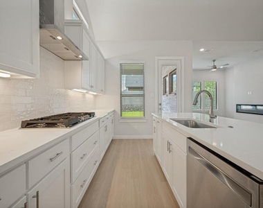 4717 Sandburg Street - Photo Thumbnail 9