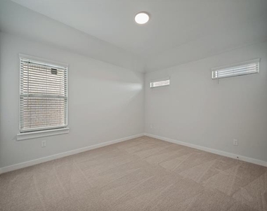 4717 Sandburg Street - Photo Thumbnail 34