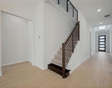 4717 Sandburg Street - Photo Thumbnail 22