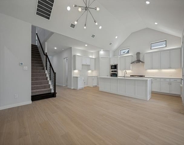 4717 Sandburg Street - Photo Thumbnail 3