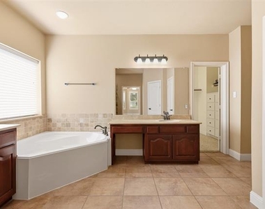 627 Seymour Drive - Photo Thumbnail 10