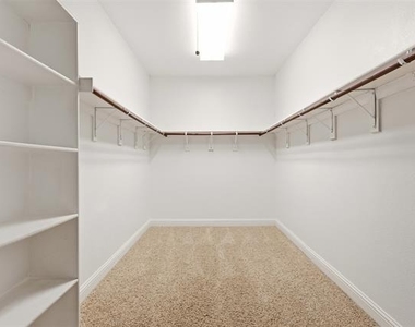 627 Seymour Drive - Photo Thumbnail 13