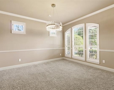 627 Seymour Drive - Photo Thumbnail 3