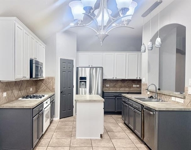 3308 Marymount Drive - Photo Thumbnail 7