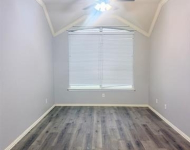3308 Marymount Drive - Photo Thumbnail 2
