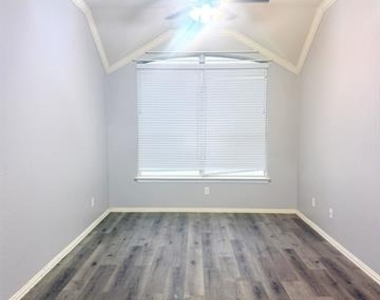 3308 Marymount Drive - Photo Thumbnail 16