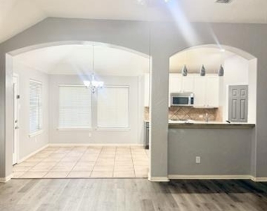 3308 Marymount Drive - Photo Thumbnail 4
