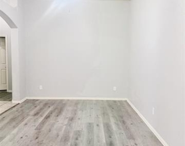 3308 Marymount Drive - Photo Thumbnail 3
