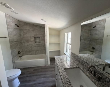 605 N Pine Street - Photo Thumbnail 7
