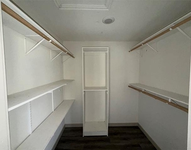 605 N Pine Street - Photo Thumbnail 12