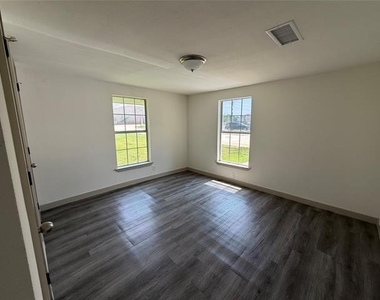 605 N Pine Street - Photo Thumbnail 6