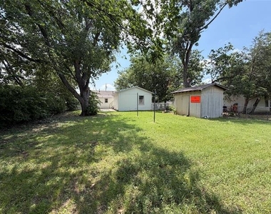605 N Pine Street - Photo Thumbnail 16