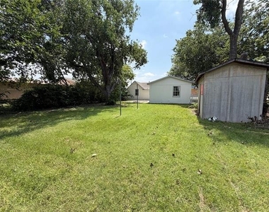 605 N Pine Street - Photo Thumbnail 15